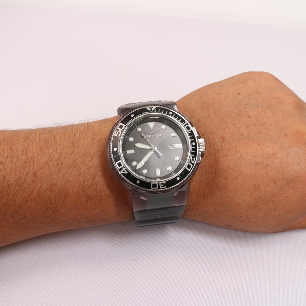 Invicta Pro Diver 32330 Quartz Men Wristwatch Black Dial Analog Gray Silicone